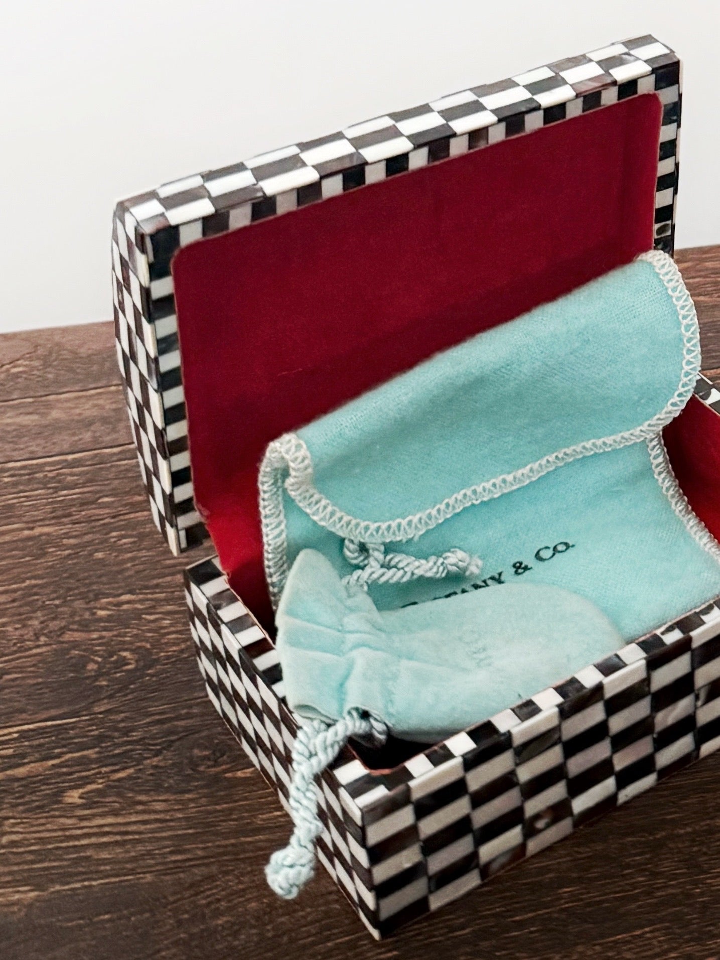 01. Mother of pearl inlaid checkered box