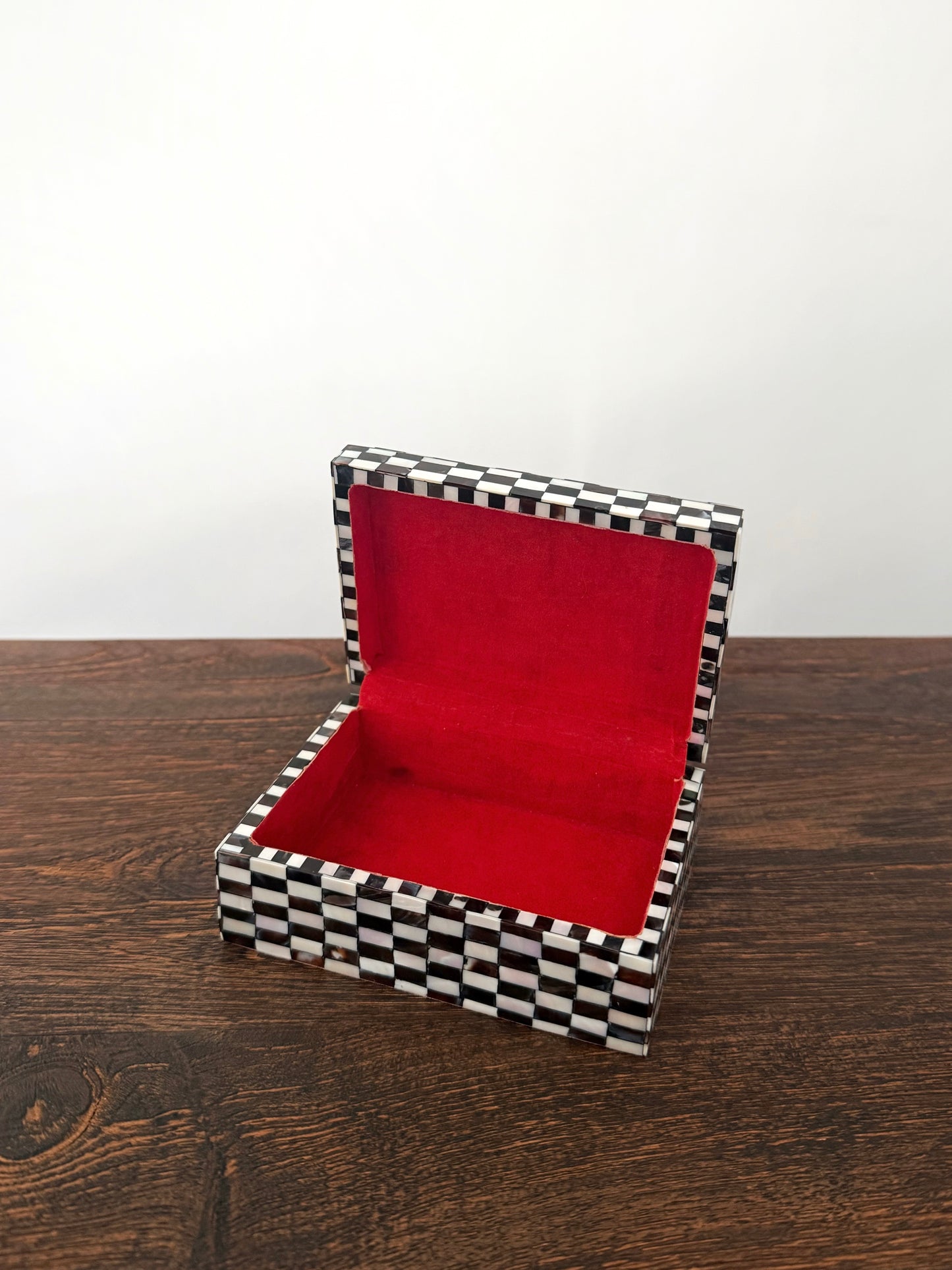 01. Mother of pearl inlaid checkered box