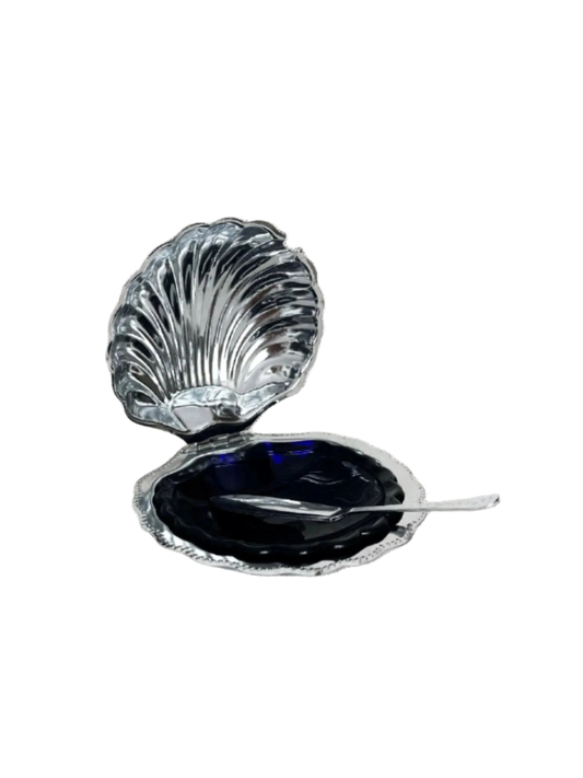 Clamshell dish with knife