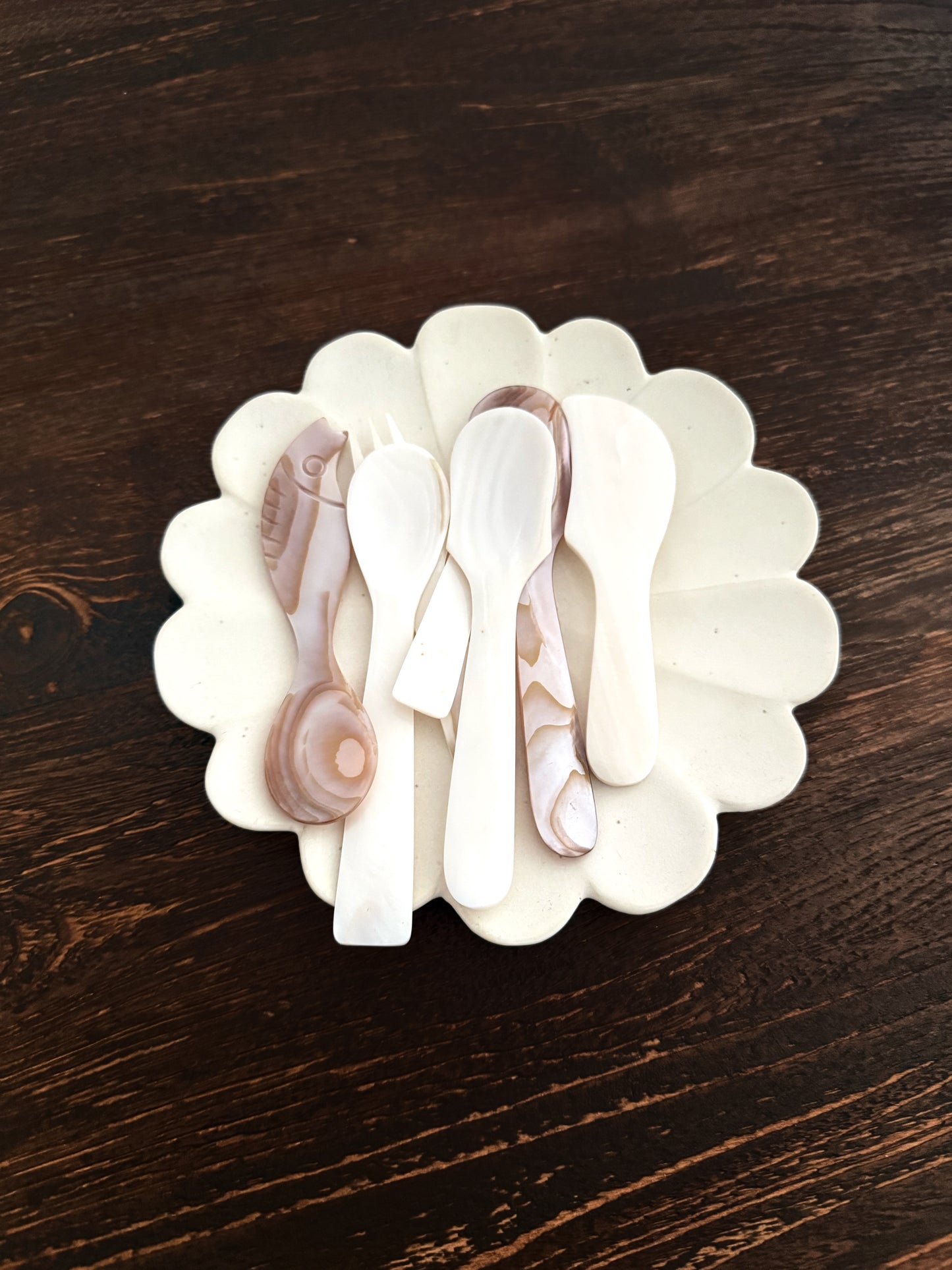 01. Natural seashell utensils