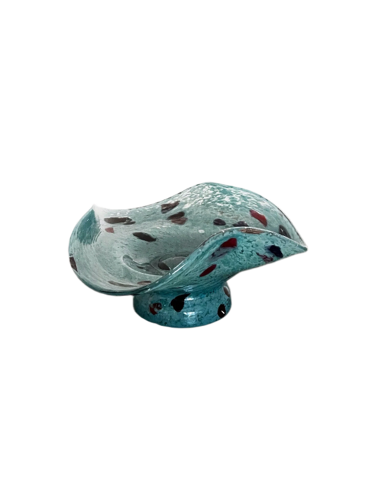 Strathearn glass plate with frilled edge