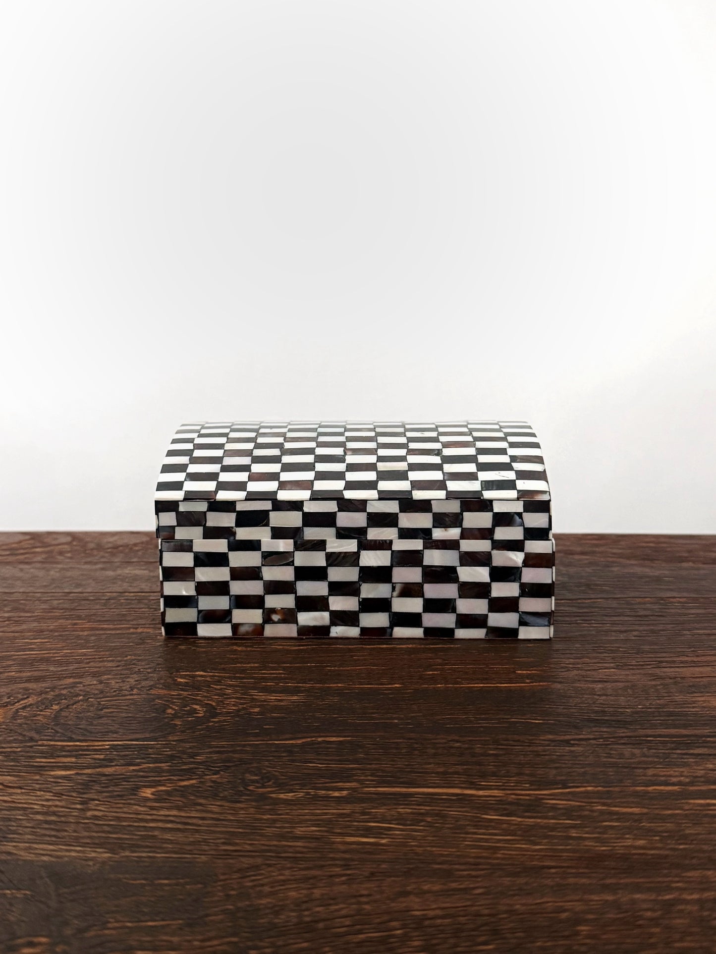01. Mother of pearl inlaid checkered box