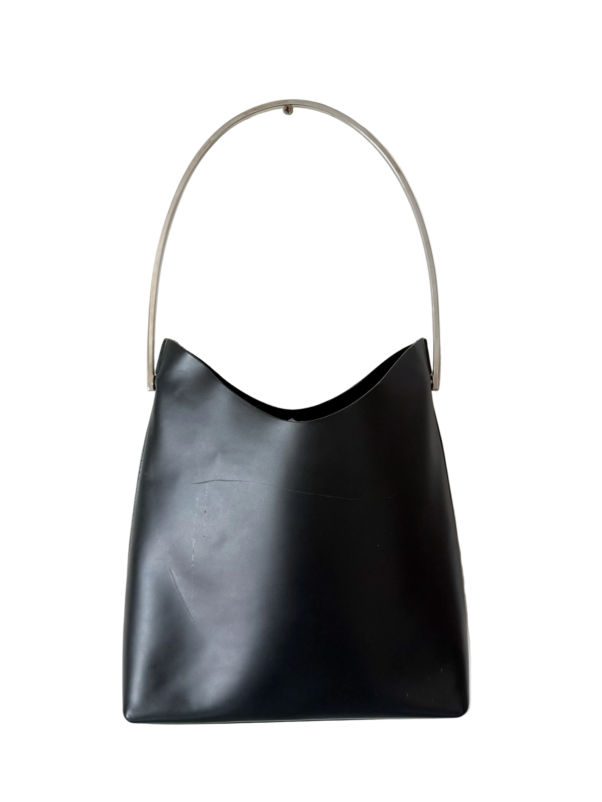 03. Gucci leather bag with metal handle