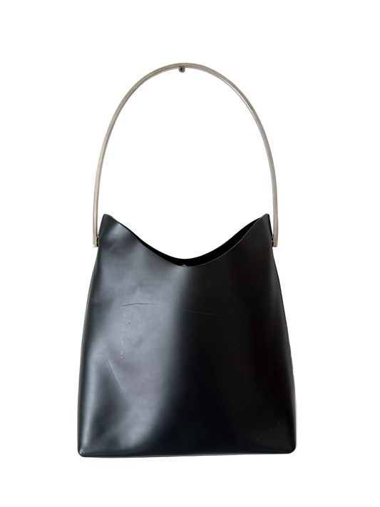 03. Gucci leather bag with metal handle